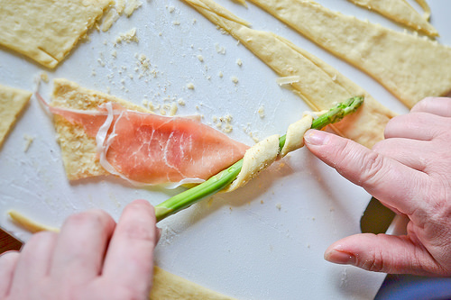 Crescent Roll Asparagus Spirals-5